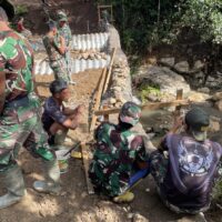 TNI AD Bangun Jembatan Aramco di Lima Puluh Kota, Perkuat Akses dan Ekonomi Warga