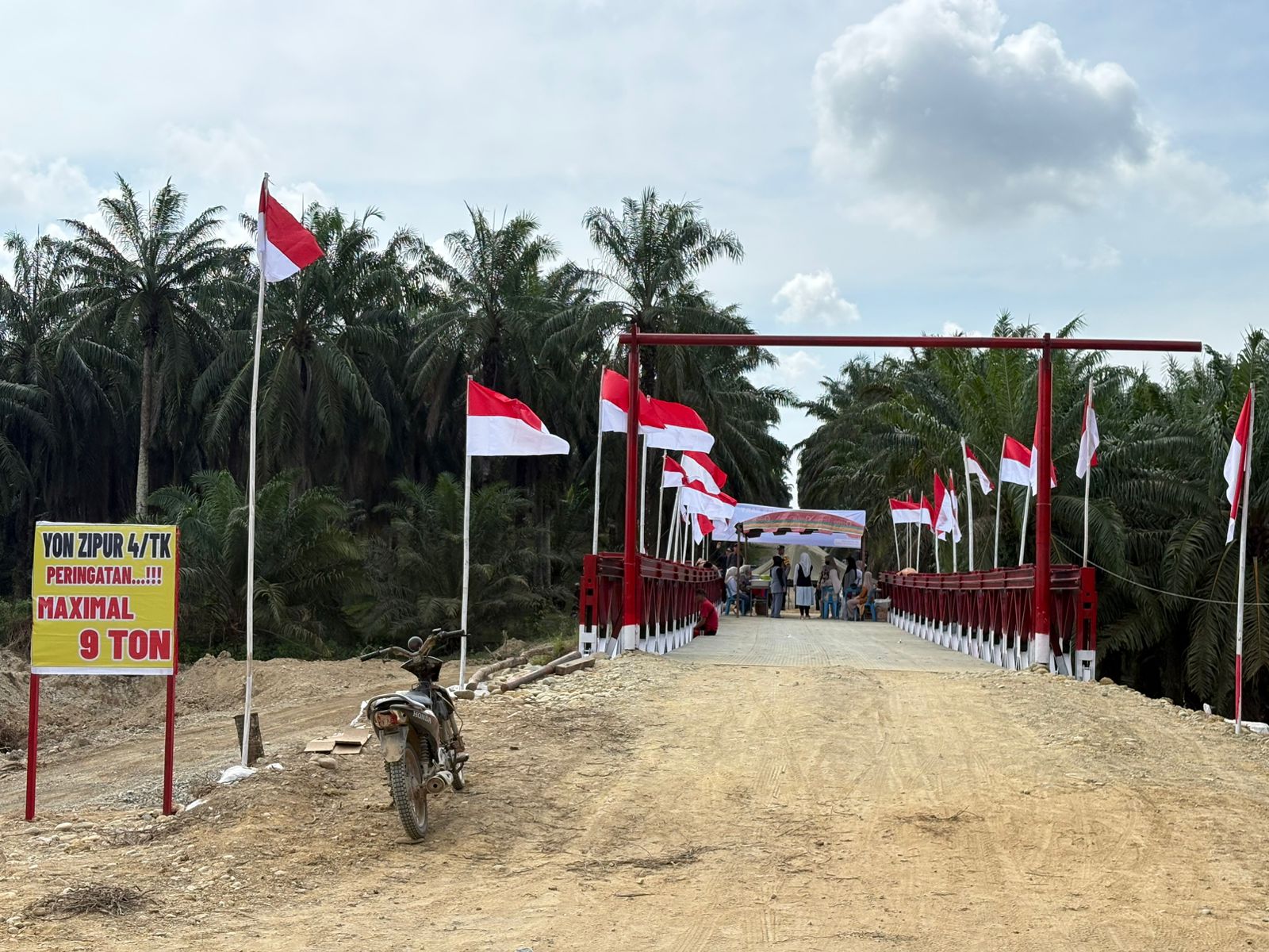 TNI Rampungkan Jembatan Bailey Alue Leuhob Aceh Utara, Akses Tiga Kecamatan Kembali Terhubung TNI Rampungkan Jembatan Bailey Alue Leuhob Aceh Utara, Akses Tiga Kecamatan Kembali Terhubung