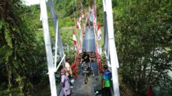 TNI AD Rampungkan Perehapan Jembatan Gantung Desa Empus, Bukti Nyata Pengabdian untuk Rakyat