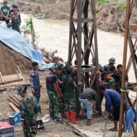 TNI AD Kebut Pembangunan Jembatan Gantung Kalaili, Progres 48 Persen