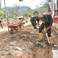 TNI AD Pulihkan SDN 152983 Hutanabolon I Pasca Banjir, Sekolah Kembali Digunakan