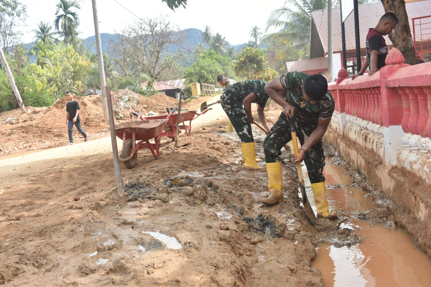 TNI AD Pulihkan SDN 152983 Hutanabolon I Pasca Banjir, Sekolah Kembali Digunakan