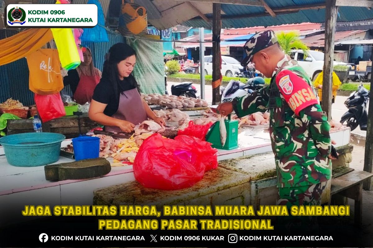 Jaga Stabilitas Harga, Babinsa Muara Jawa Sambangi Pedagang Pasar Tradisional