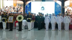 Panglima TNI Pimpin Upacara Penyerahan Jenazah dan Ikuti Upacara Pemakaman Wapres ke-6 RI