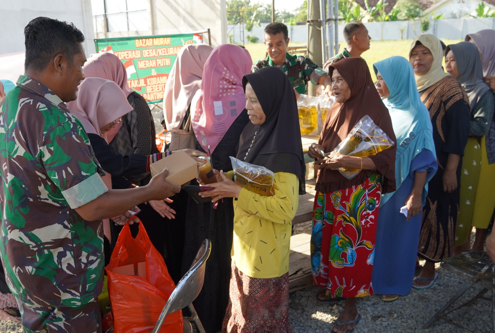 Melalui Koramil Jajarannya, Kodim Bojonegoro Kembali Gelar Bazar Ramadhan di Gerai KDKMP Melalui Koramil Jajarannya, Kodim Bojonegoro Kembali Gelar Bazar Ramadhan di Gerai KDKMP