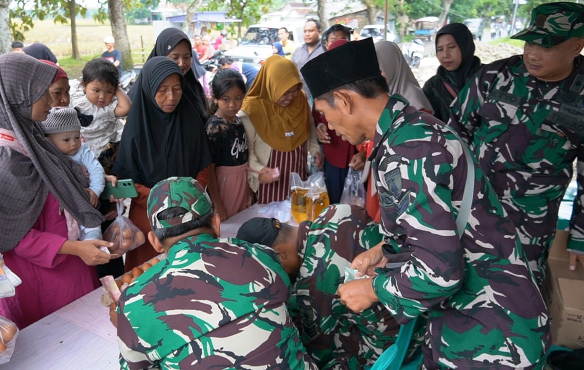 Bazar Ramadhan Kodim Bojonegoro di Sumodikaran Ludes Diserbu Warga