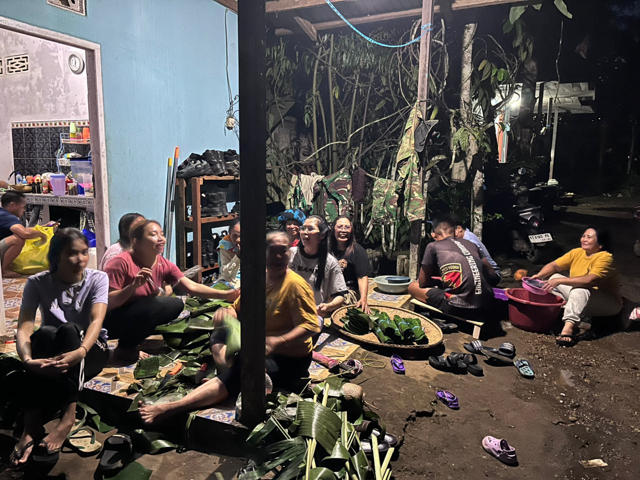 Warga dan Satgas TMMD Masak Bersama, Momen Kebersamaan Jelang Penutupan TMMD di Kampung Linggang Amer