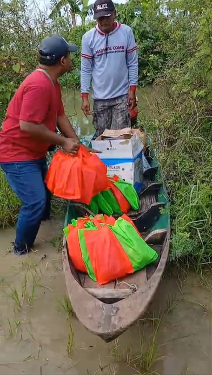 Distribusi MBG di Tuban Menantang, Petugas Harus Naik Perahu