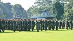 Dirbinjianbang Akmil Pimpin Upacara Bendera Minggu Kedua di Lapangan Sapta Marga