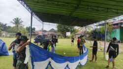 Jelang Penutupan TMMD Ke-127, Satgas dan Warga Bersihkan Lapangan Upacara Linggang Amer