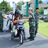 Berbagi Berkah Ramadhan, Prajurit Kodim 1505/Tidore dan Persit Sapa Warga Lewat Pembagian Takjil