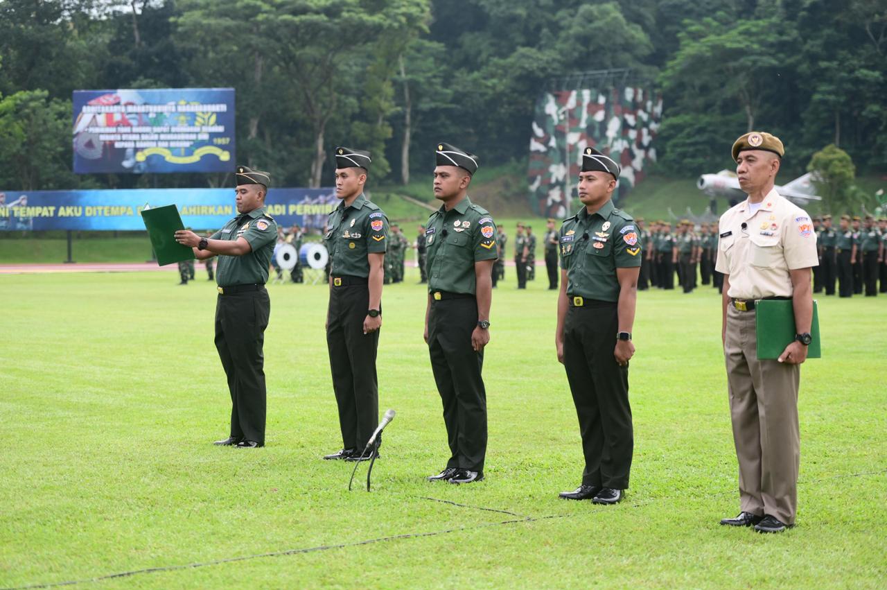 Gubernur Akmil Pimpin Upacara Bendera Tujuh Belasan dan Apel Pemberangkatan Cuti Lebaran