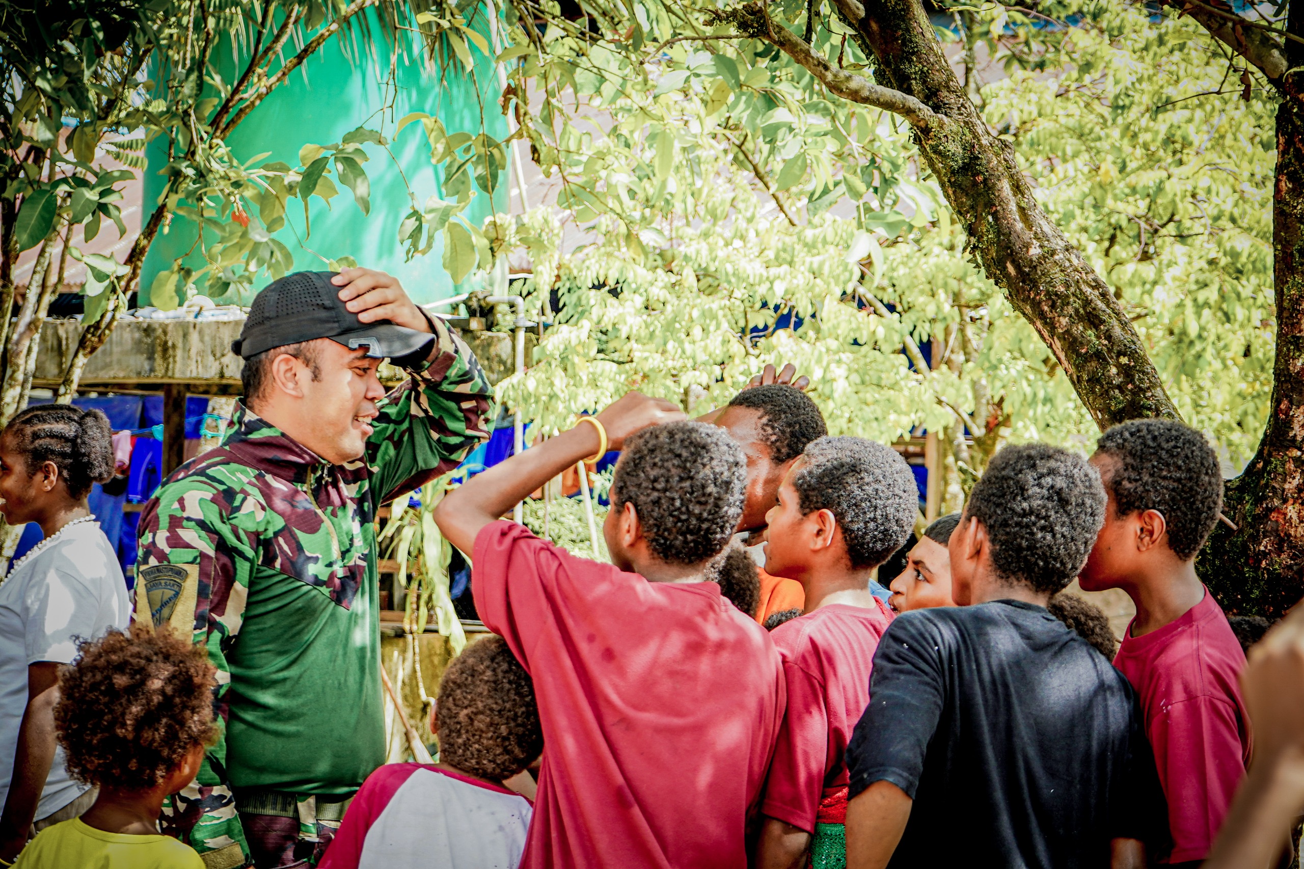 Koops TNI Papua Berbagi Kasih di Panti Asuhan Santa Susana Mimika Koops TNI Papua Berbagi Kasih di Panti Asuhan Santa Susana Mimika