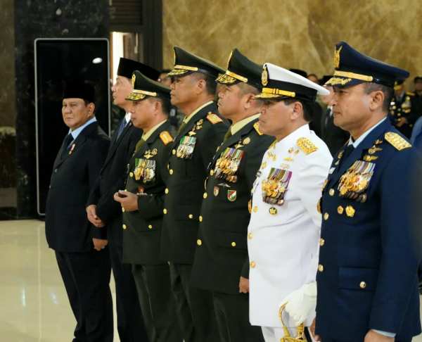Presiden RI Beri Penghormatan Terakhir Untuk Tiga Prajurit TNI Saat Persemayaman di Bandara Soekarno-Hatta
