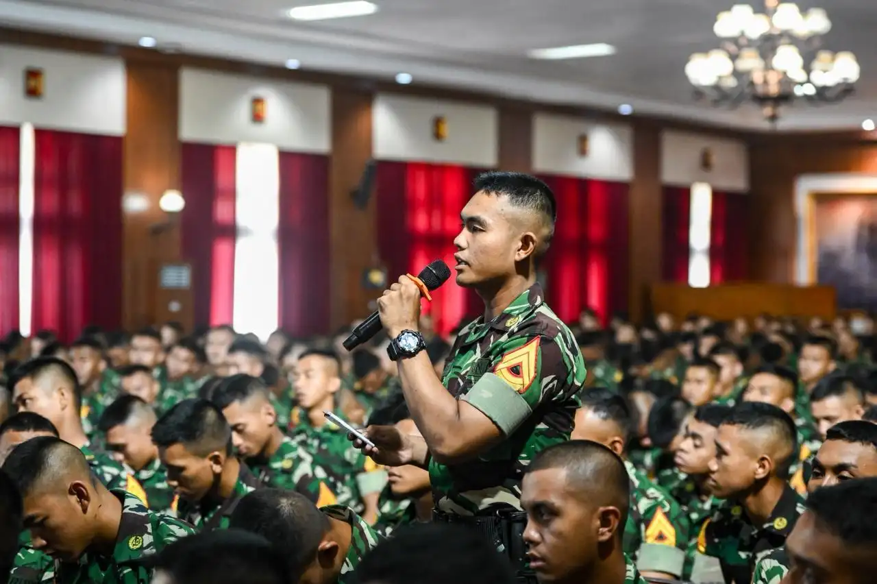 Gubernur Akmil Berikan Pengarahan Geopolitik Dunia kepada Taruna Tingkat I, II, dan III