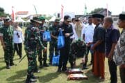 Bupati Probolinggo Serahkan Bantuan Sembako Usai Pembukaan TMMD ke-128 di Maron