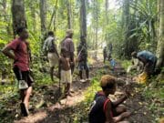 Progres TMMD ke-128 Kodim 1801/Manokwari: Satgas Fokus Selesaikan Pembuatan Kusen dan Pondasi Rumah Warga