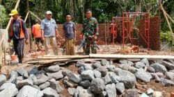 Satgas TMMD ke-128 Kodim 0820 Probolinggo Kebut Pembangunan Mushola Baithurrohim di Desa Brabe