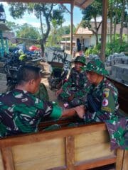 Tim Kesehatan Polkes 05-09-17 Probolinggo Dukung Sukses TMMD ke-128 Melalui Pelayanan Kesehatan