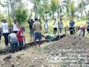 Semangat Gotong Royong, Babinsa Koramil 1505-03/Maba dan Warga Kompak Bangun Pondasi Gereja