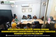 Wujud Sinergitas TNI Polri, Babinsa Bersama Bhabinkamtibmas Lakukan Komsos Ajak Warga Tingkatkan Keamanan Melalui Pos Kamling
