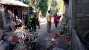 Wujudkan Hunian Layak, Babinsa Kanigoro Bahu Membahu Perbaiki Rumah Warga