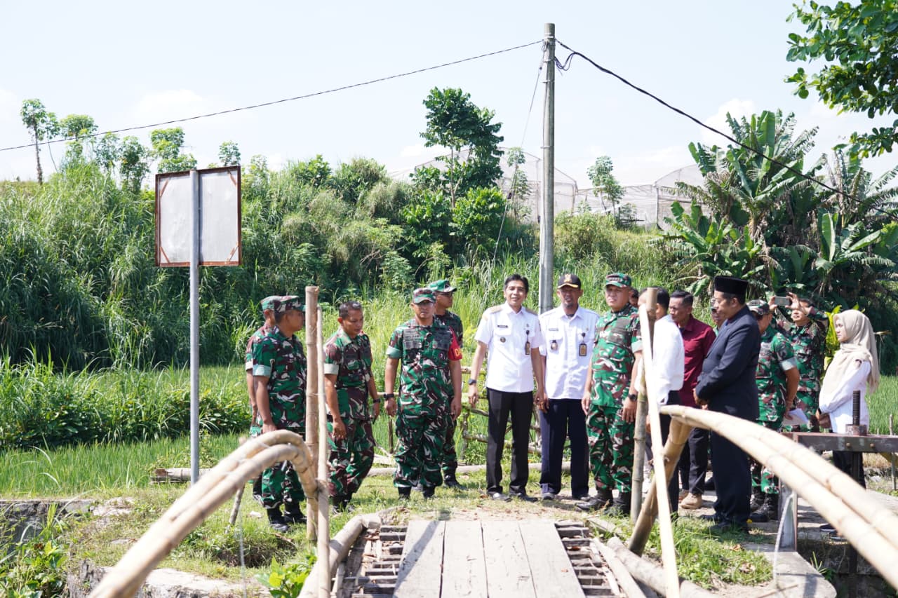 Danrem 081/DSJ Di Dampingi Dandim 0808/Blitar, Tinjau Lokasi Jembatan Garuda Perintis Yang Akan Dibangun