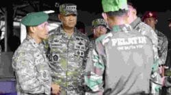 Wapang TNI Dampingi Menhan RI Tinjau Kesiapan Yonif TP 805/KSW di Papua Barat