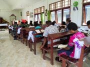 Iman dan Kerohanian Terjaga, Anggota Satgas TMMD ke-128 Kodim 1801/Manokwari Laksanakan Ibadah Minggu Bersama Warga