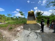 Dorongan Material Kembali Tiba, Satgas TMMD ke-128 Kejar Target Pembangunan Fisik