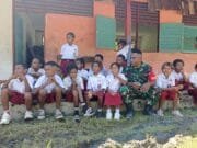 TNI Pererat Kemanunggalan Bersama Rakyat, Bangun Kedekatan dengan Anak-Anak melalui TMMD Ke-128 Kodim 1801/Manokwari