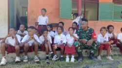 TNI Pererat Kemanunggalan Bersama Rakyat, Bangun Kedekatan dengan Anak-Anak melalui TMMD Ke-128 Kodim 1801/Manokwari