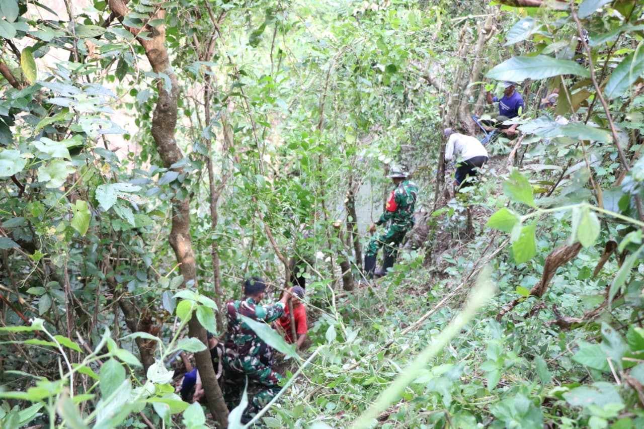 Lewati Jalur Terjal, Pipanisasi TMMD Ke-128 Kodim 0820/Probolinggo Capai 70 Persen