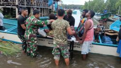 Satgas TMMD Tunjukkan Kepedulian dengan Evakuasi Warga Sakit