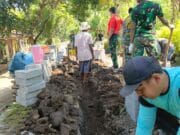 Menunju 500 meter, Satgas TMMD Ke-128 Tetap Semangat melakukan Pemasangan Bekisting