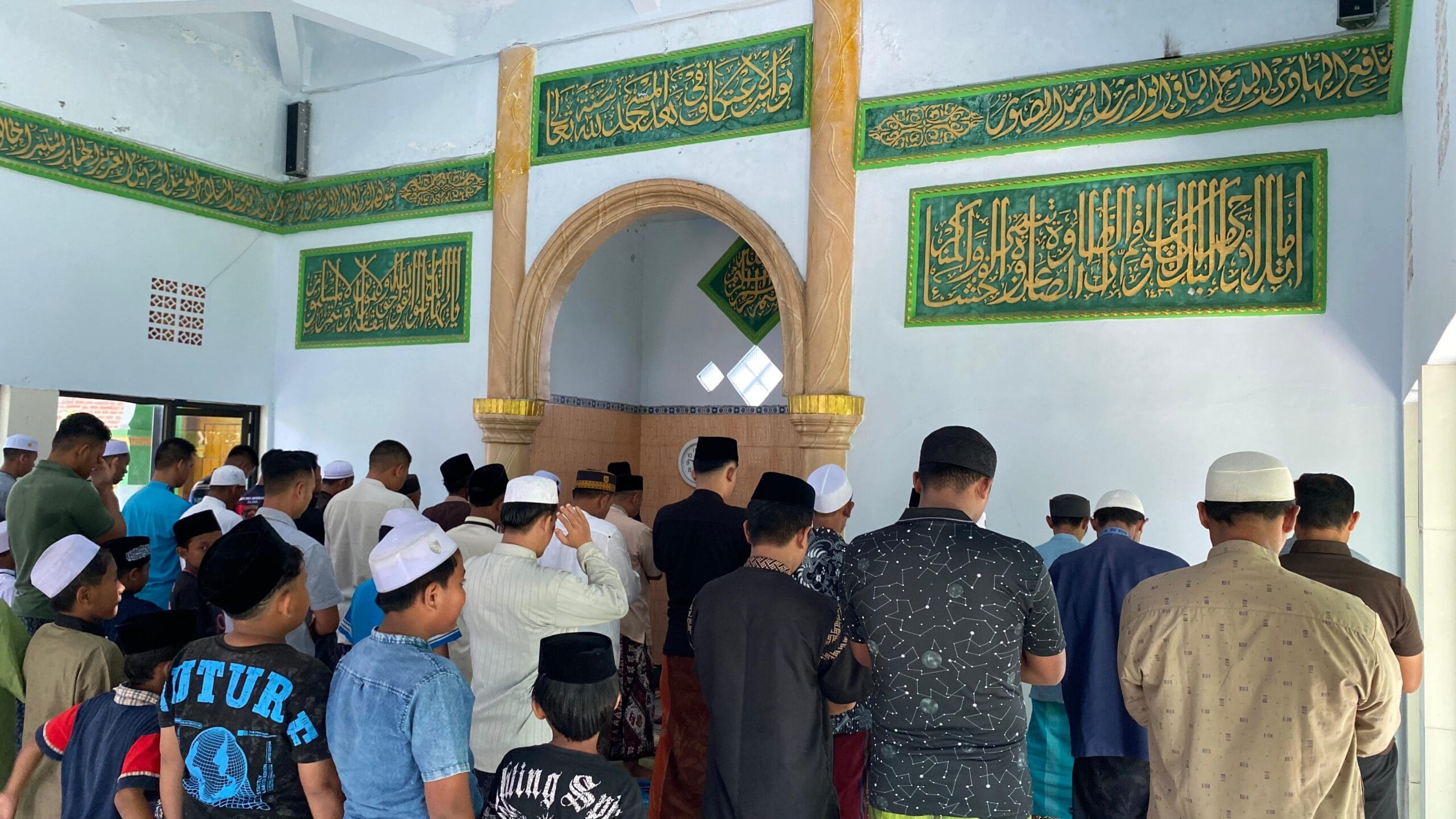 Tingkatkan Imam Dan Takwa, Satgas Sholat Jumat Berjamaah Bersama Warga