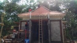 TMMD Ke-128 Fokus Selesaikan Bagian Atas Mushola di Dusun Klagin Desa Brabe