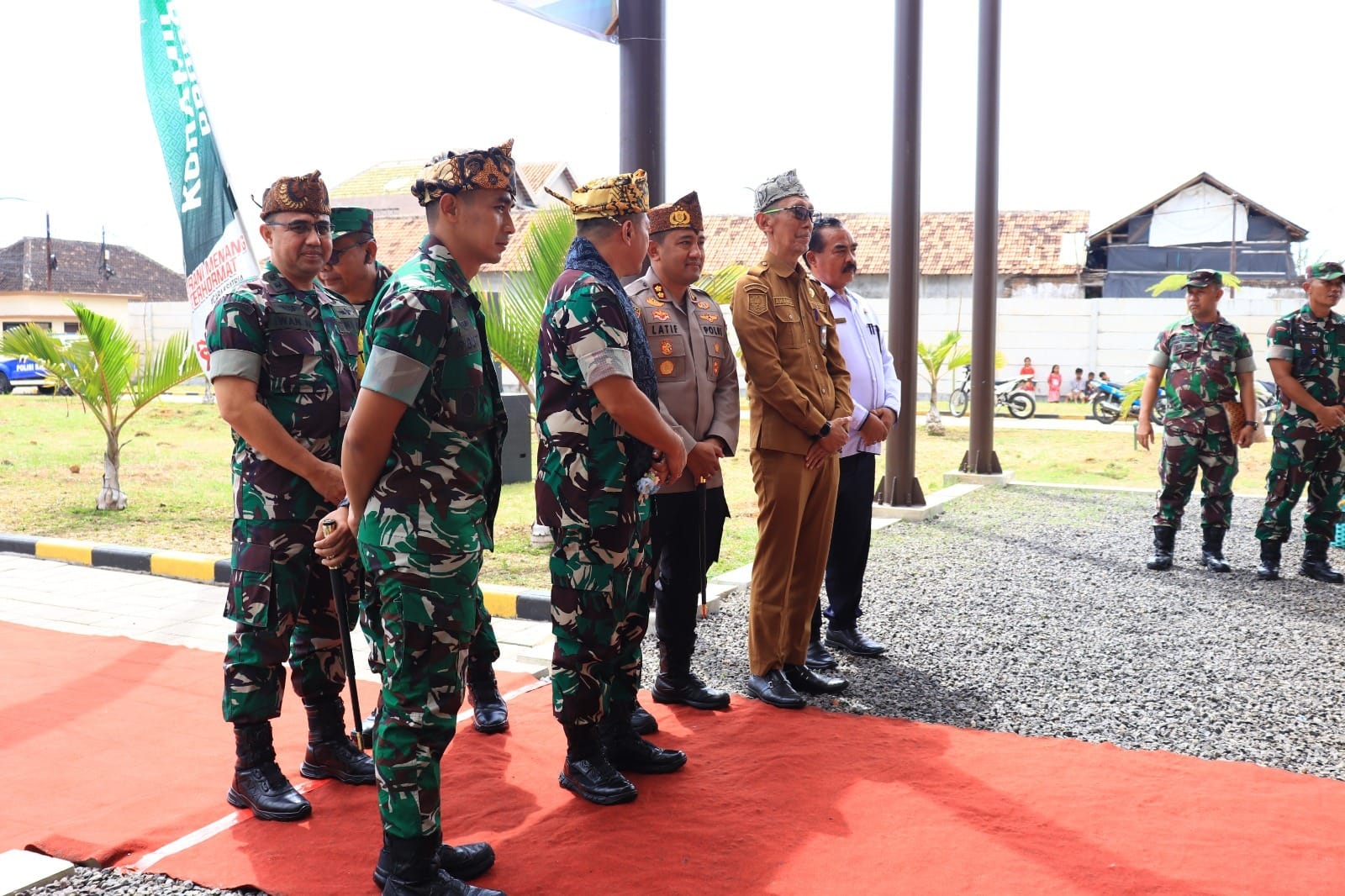 Tim Wasev Sterad TNI Melakukan Kunjungan Kerja Ke Lokasi Program TMMD Ke 128 di Desa Brabe Tim Wasev Sterad TNI Melakukan Kunjungan Kerja Ke Lokasi Program TMMD Ke 128 di Desa Brabe
