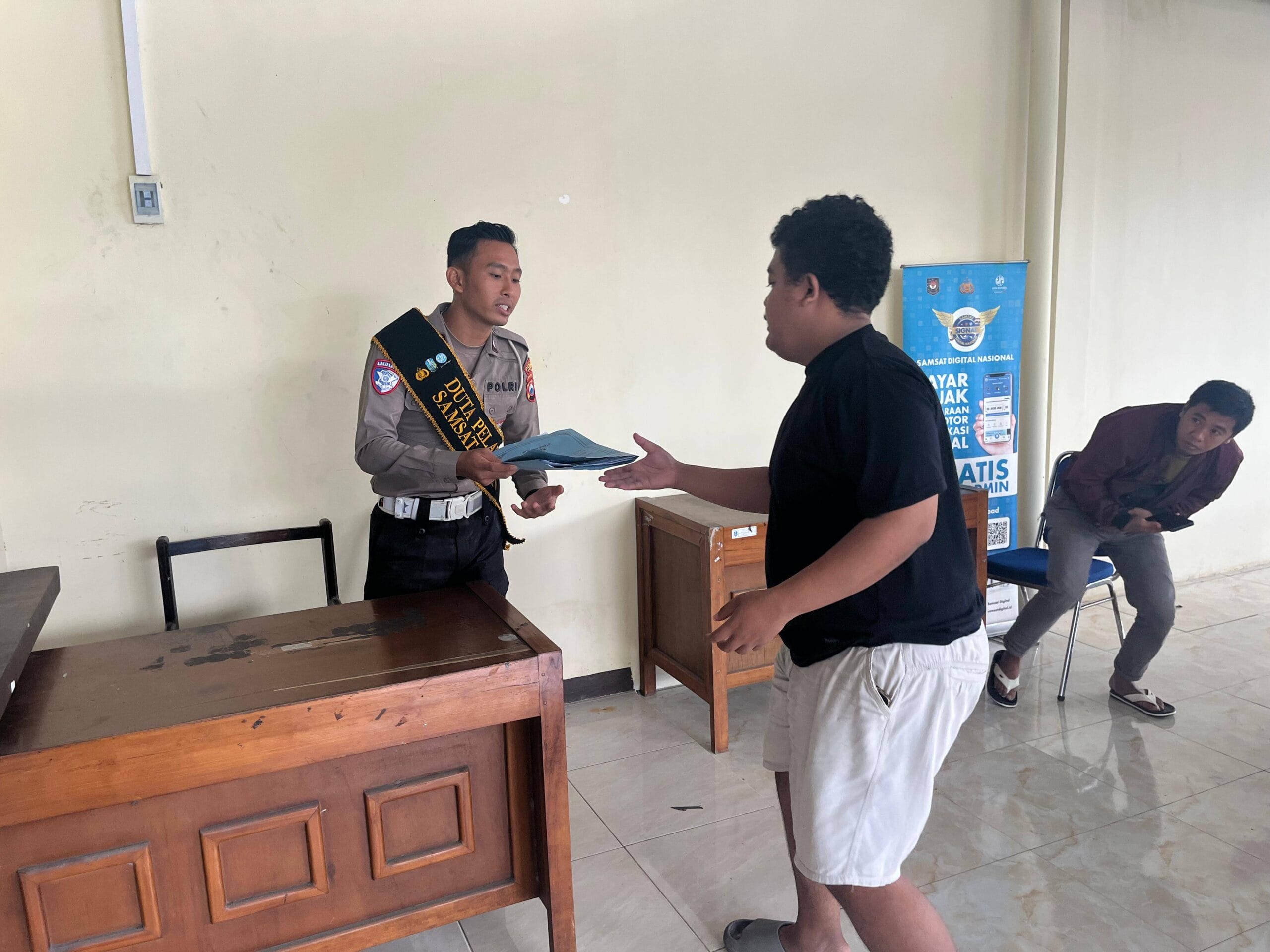 STNK Telat Pajak, Warga Tuban Ini Akhirnya Dapat Penjelasan Langsung