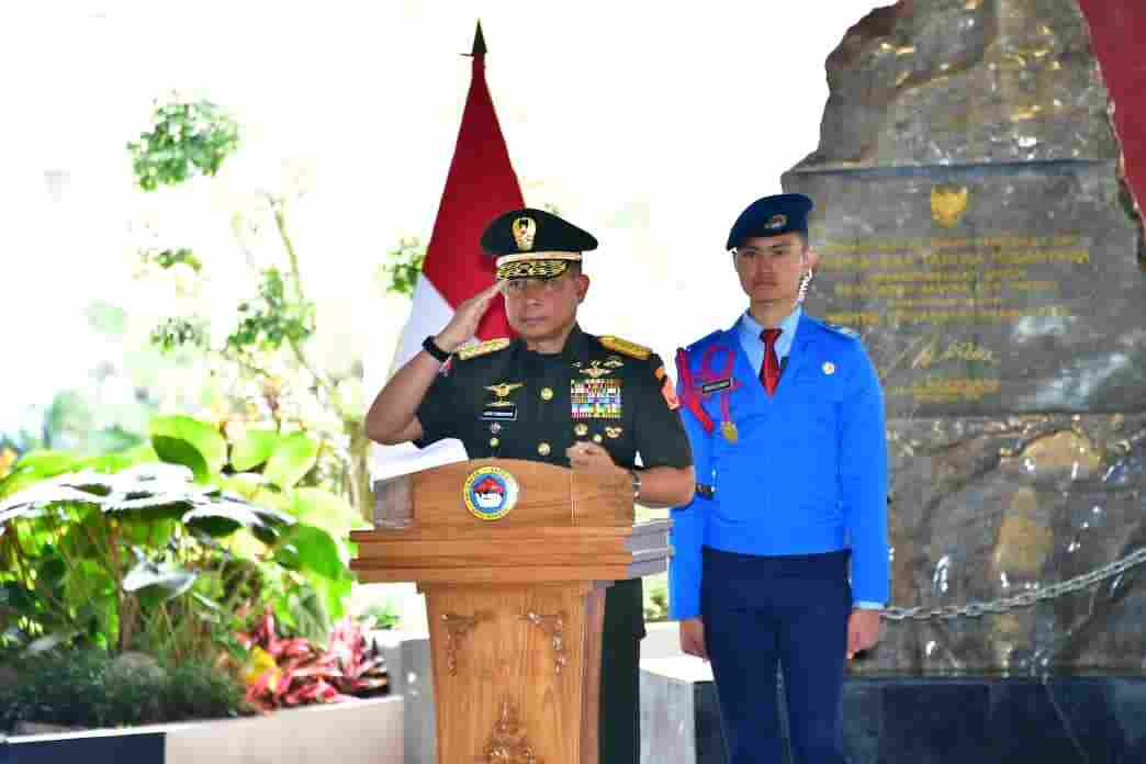 Panglima TNI: Alumni Taruna Nusantara Harus Menjadi Generasi Adaptif, Berkarakter, dan Berintegritas Panglima TNI: Alumni Taruna Nusantara Harus Menjadi Generasi Adaptif, Berkarakter, dan Berintegritas