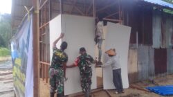 Pengerjaan RTLH di Desa Badak Mekar Terus Berlanjut, Satgas TMMD Ke-128 Kodim 0908/Bontang Lakukan Pemasangan Dinding