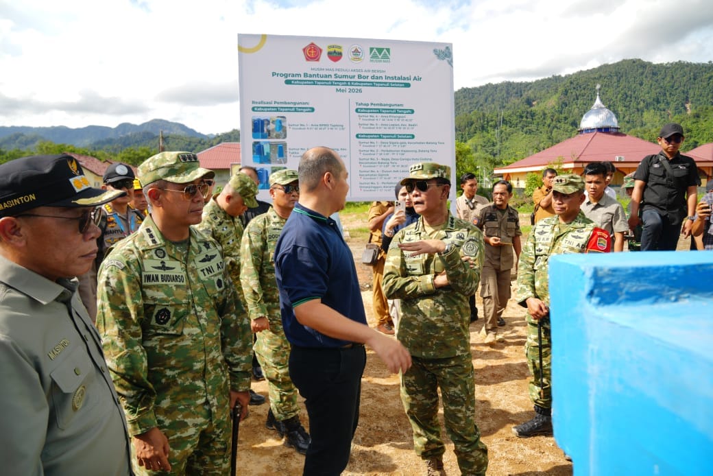 Kasum TNI Tinjau Rehabilitasi Pascabencana dan Serahkan Bantuan Air Bersih di Tapanuli