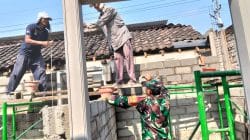 Wujudkan Hunian Layak, Babinsa Pakunden Bersama Warga Gotong Royong Renovasi Rumah RTLH