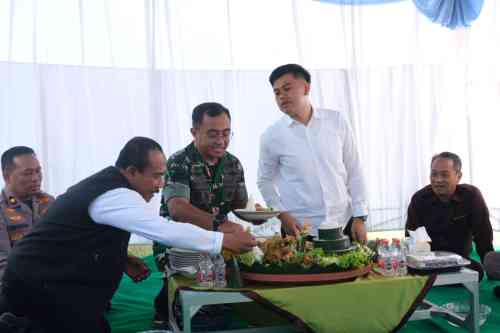 Akselerasi Pembangunan, Dandim 0808/Blitar Bersama Forkopimda Letakkan Batu Pertama Jembatan Garuda Sungai Ratu Akselerasi Pembangunan, Dandim 0808/Blitar Bersama Forkopimda Letakkan Batu Pertama Jembatan Garuda Sungai Ratu