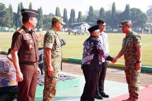 Kunker Asrenum Panglima TNI Di Dampingi Dandim 0808/Blitar Tinjau KDKMP Di Blitar