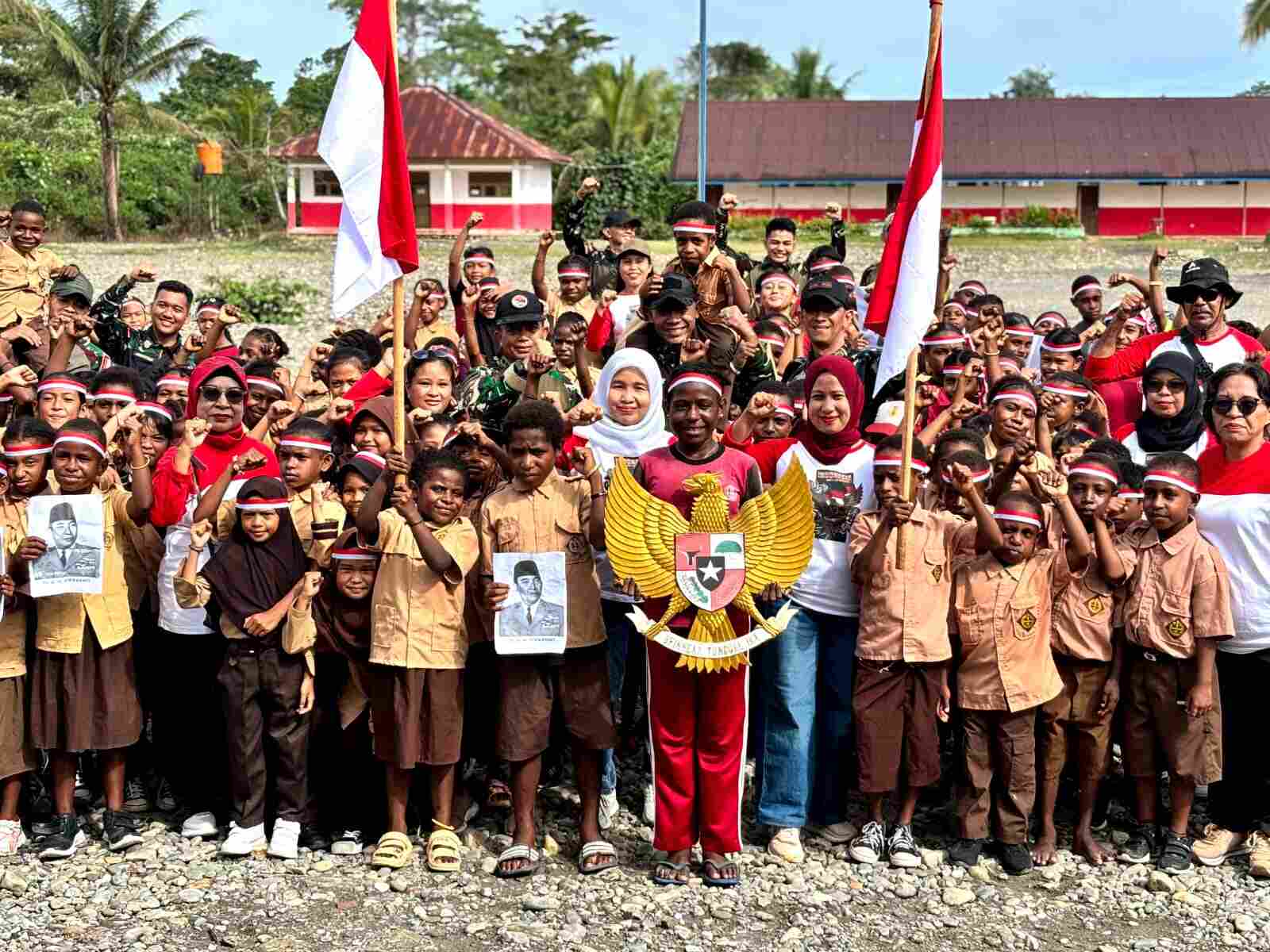 Kegiatan Peringati Hari Lahir Pancasila, Membuat Tawa dan Senyum Kebahagiaan Anak-Anak Papua Kembali Pecah Kegiatan Peringati Hari Lahir Pancasila, Membuat Tawa dan Senyum Kebahagiaan Anak-Anak Papua Kembali Pecah