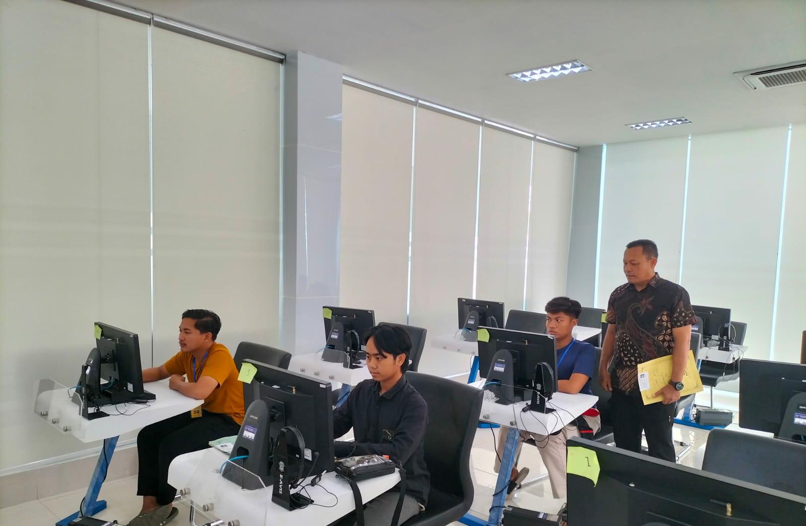 Warga Tuban Merasa Lebih Dekat, Polantas Tuban Jawab Langsung Persoalan SIM dan STNK
