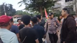 Bakar Ban Saat Aksi Tolak BBM, Massa LMND di Menteng Ditegur Keras Pengemudi Ambulans RSCM