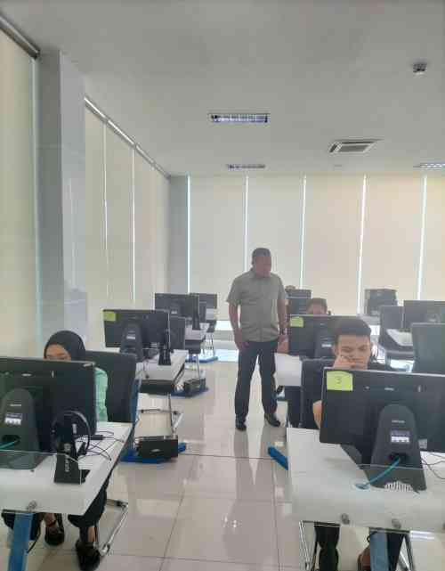 Suasana Pagi di Tuban Mendadak Berbeda, Polantas Tuban Dikerubungi Warga Bahas SIM dan BPKB Suasana Pagi di Tuban Mendadak Berbeda, Polantas Tuban Dikerubungi Warga Bahas SIM dan BPKB