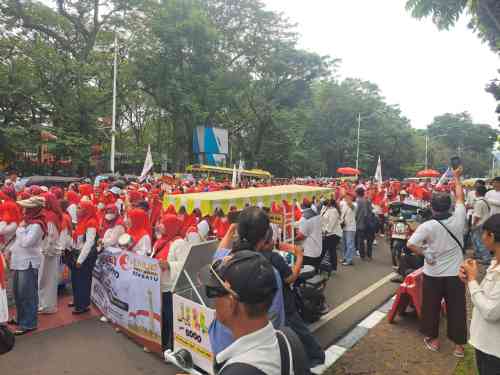 Aksi di Jantung Ibu Kota, Aliansi Masyarakat Jakarta Tolak Penghentian Program MBG Aksi di Jantung Ibu Kota, Aliansi Masyarakat Jakarta Tolak Penghentian Program MBG